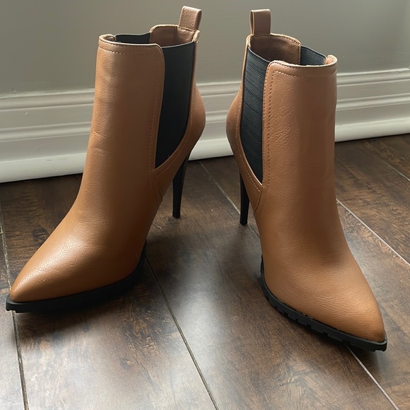 NWOT- Brown Faux Leather Pointy Toe Heeled Bootie/Boots- Size 8.5 - Picture 3 of 11